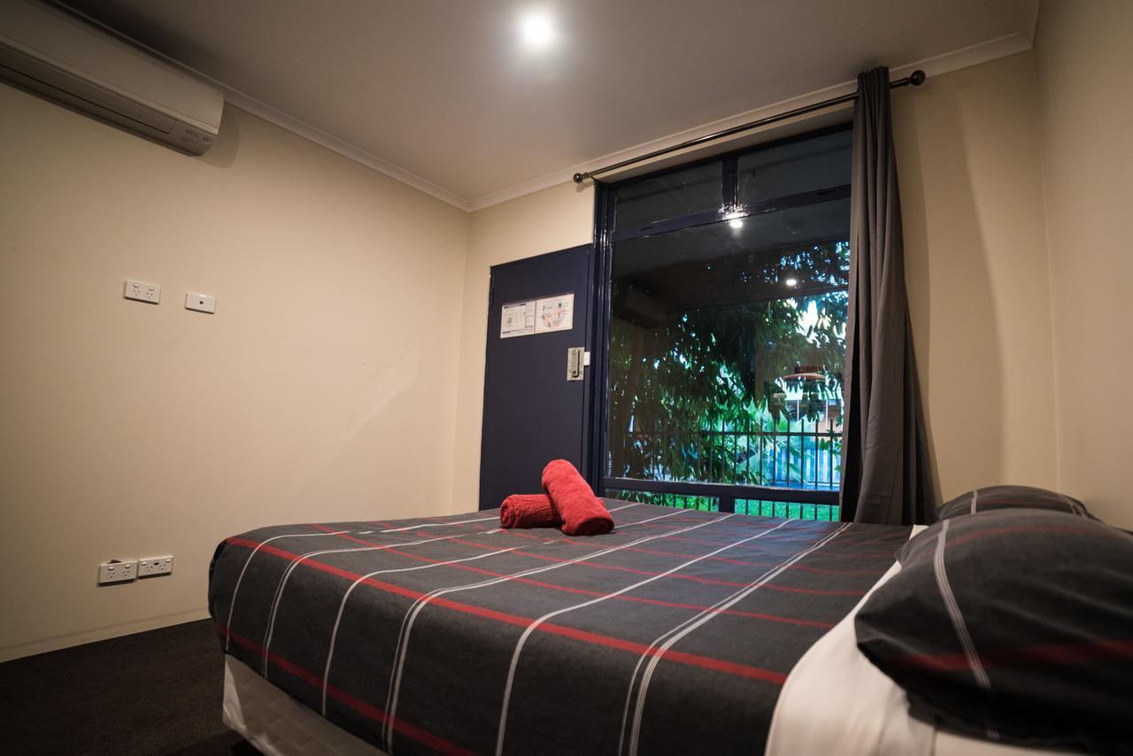 Jump Inn Alice Budget Accommodation Alice Springs Zewnętrze zdjęcie
