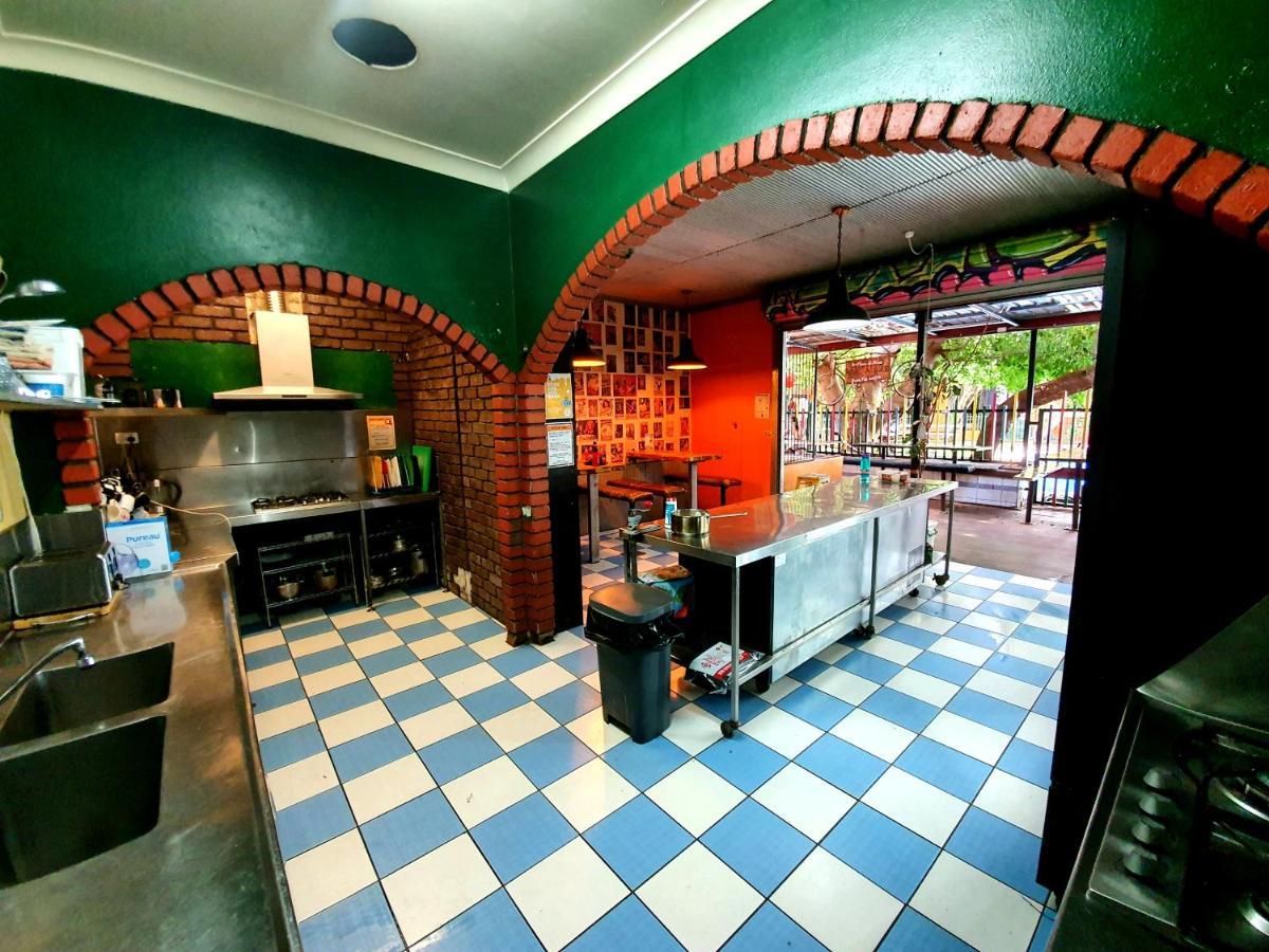 Jump Inn Alice Budget Accommodation Alice Springs Zewnętrze zdjęcie