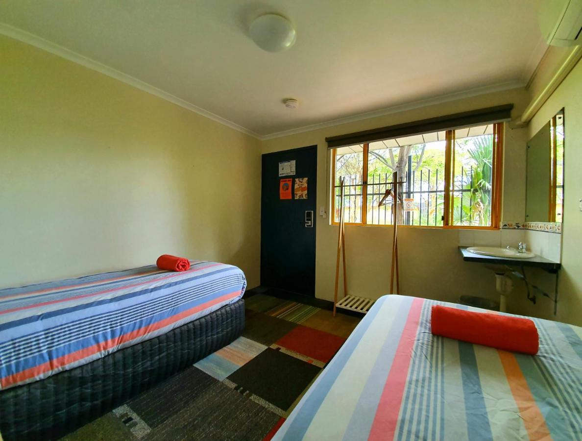 Jump Inn Alice Budget Accommodation Alice Springs Zewnętrze zdjęcie