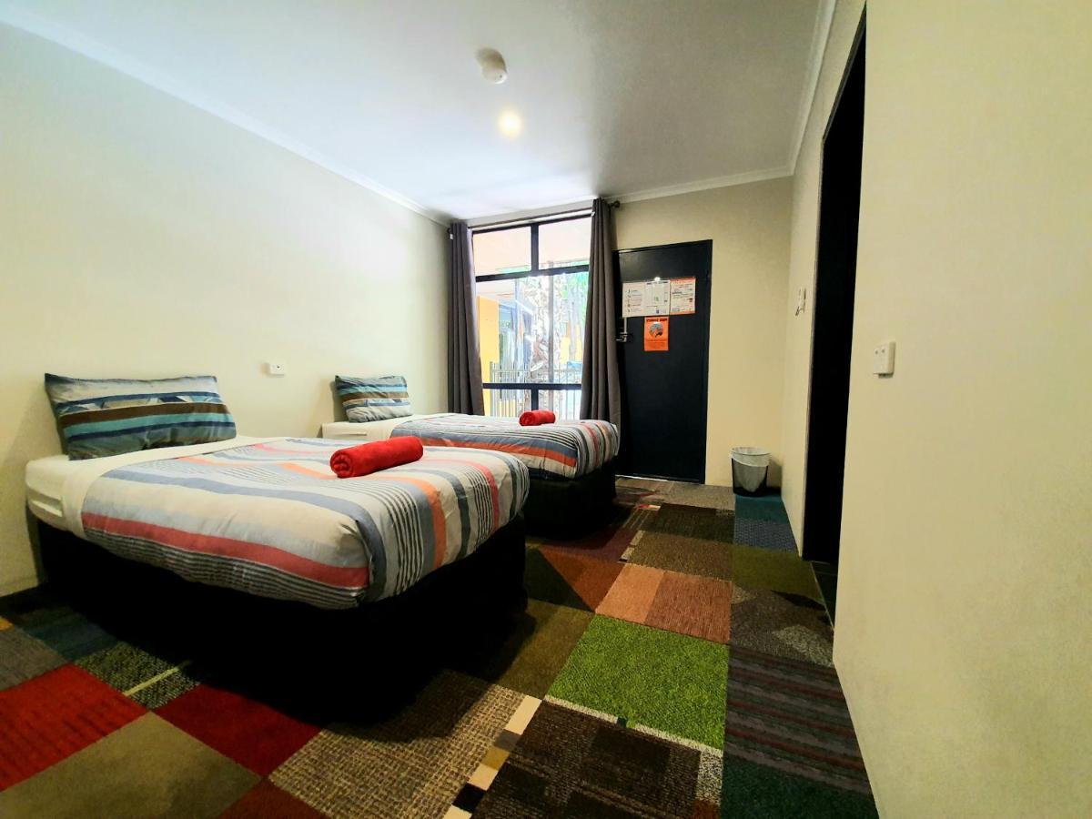 Jump Inn Alice Budget Accommodation Alice Springs Zewnętrze zdjęcie